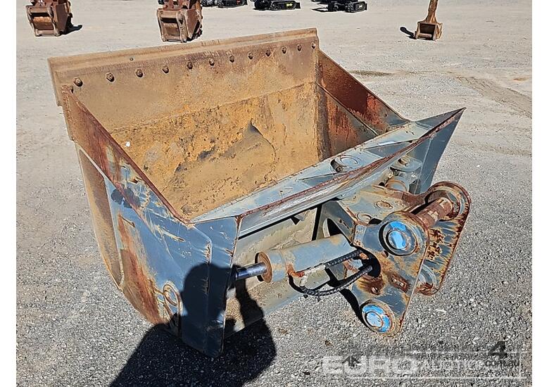 caption Oz 1750mm Hydraulic Tilting Mud Bucket to suit 20T Excavator, 450mm Centers, 330mm Ears, 80mm Pins