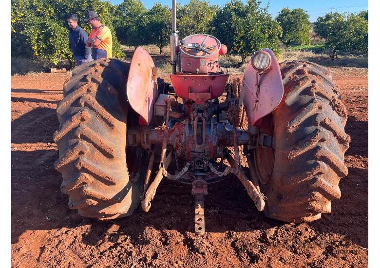 caption Massey Ferguson 65