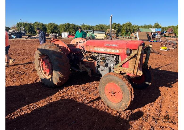 caption Massey Ferguson 65