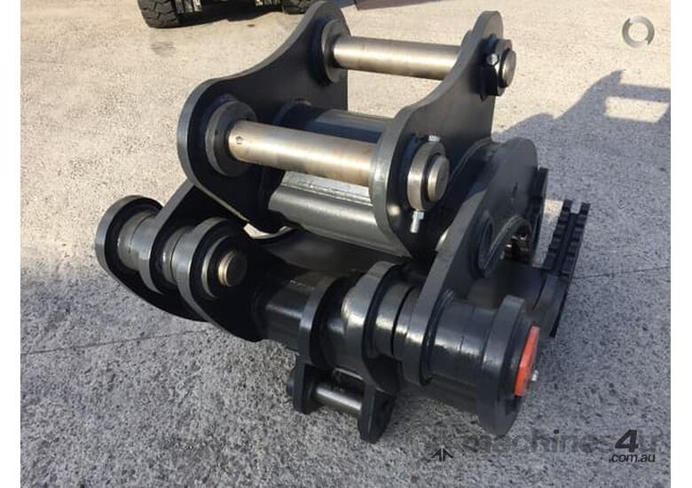 caption BETTA BILT BUCKETS 12 TONNE MANUAL GRABS