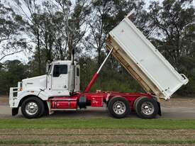 2007 Kenworth T404 SAR, Cummins ISX, 18sp manual - picture1' - Click to enlarge