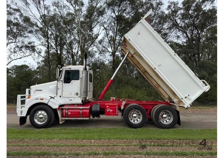 2007 Kenworth T404 SAR, Cummins ISX, 18sp manual