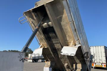 2010 Mitsubishi Fighter FM600 Tipper