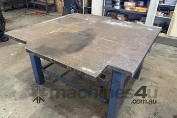 Heavy-Duty Workbench (3)