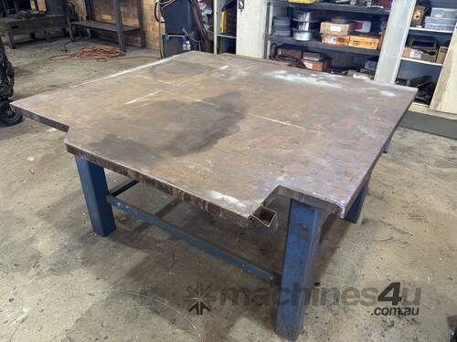 Heavy-Duty Workbench (3)