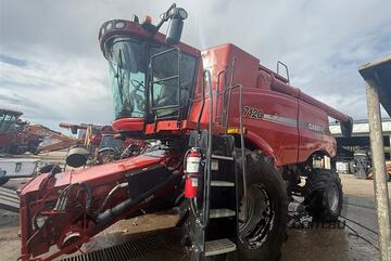 Case IH 2010   7120 Combine