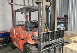 Nissan 4 Tonne LPG forklift