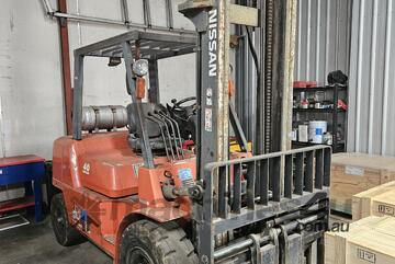 Nissan 4 Tonne LPG forklift