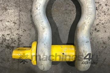   D SHACKLES 8.5T CAPACITY