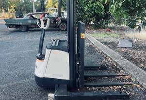 Crown Cheap   Walkie Stackers