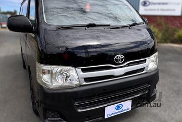 Toyota 2011   Hiace