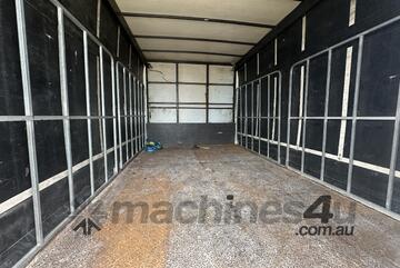 2008 Isuzu NPR 300 4x2 Curtainsider