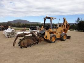 CASE 860 TRENCHER 4WD - picture2' - Click to enlarge