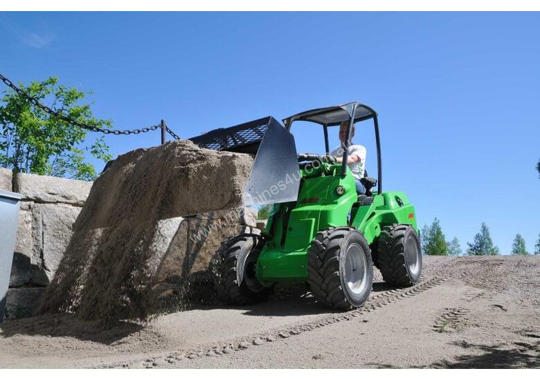 caption New Avant General Purpose Bucket