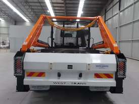 Fuso Fighter 1024 Hooklift/Bi Fold Truck - picture2' - Click to enlarge