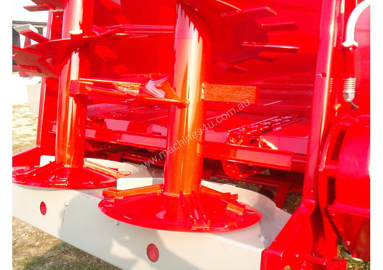caption M40 manure/compost Spreader