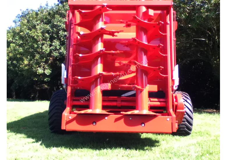 caption M40 manure/compost Spreader