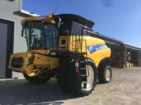 New Holland CR9060 Header(Combine) Harvester/Header - picture0' - Click to enlarge