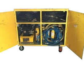 Enerpac Pump & Ram Set, 8 x 30 Ton Rams 240 Volt Pump Hose Manifolds Cabinet - picture0' - Click to enlarge