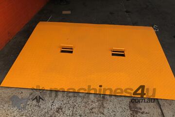 - Container Ramp 6.5ton 2000x1542 with Flip-up pockets
