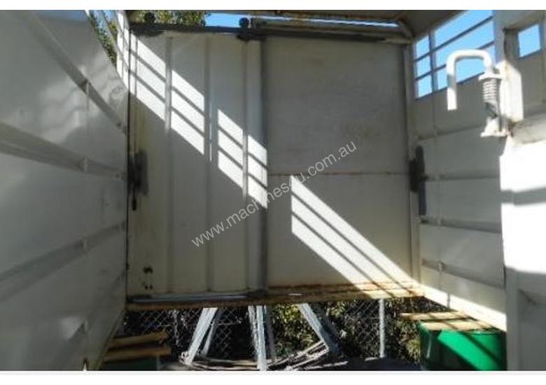 caption Unknown Cattle Crate Body