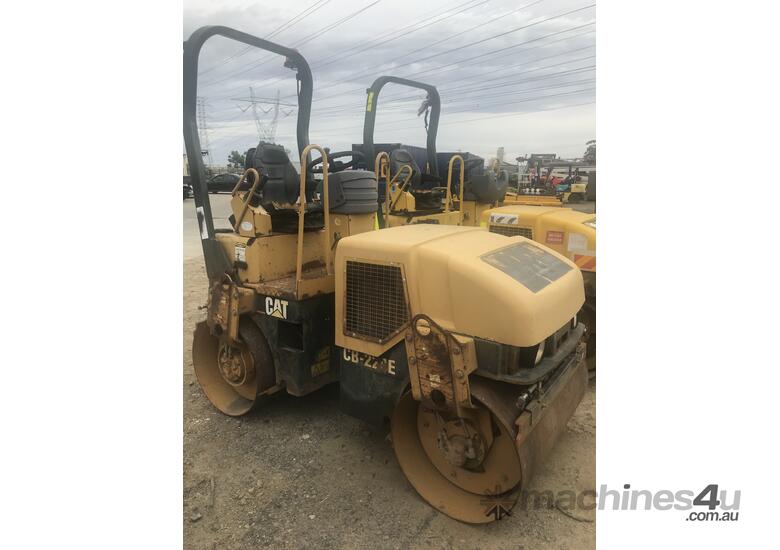 caption Caterpillar CB224E Compaction Roller