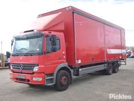 2009 MERCEDES Atego - picture2' - Click to enlarge