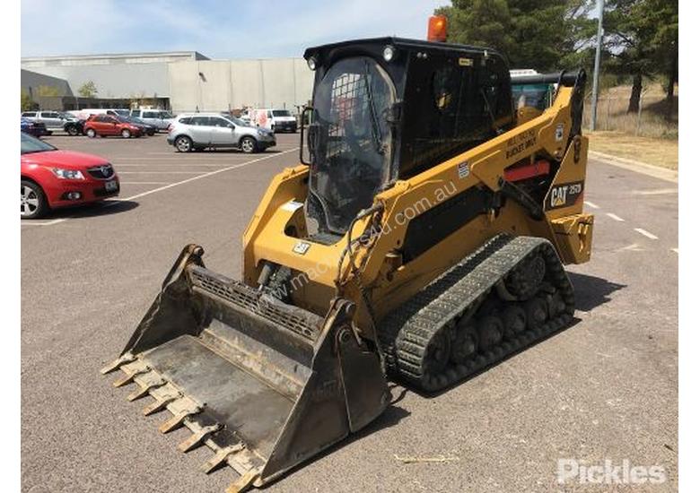 caption 2014 Caterpillar 257D