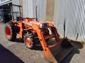 Used Kubota L2050DT Tractor - picture0' - Click to enlarge