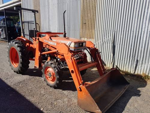 Used Kubota L2050DT Tractor