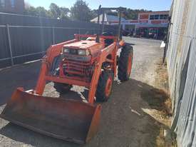 Used Kubota L2050DT Tractor - picture1' - Click to enlarge