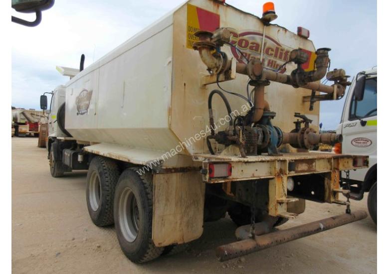 caption 2007 HINO FM WATER TRUCK