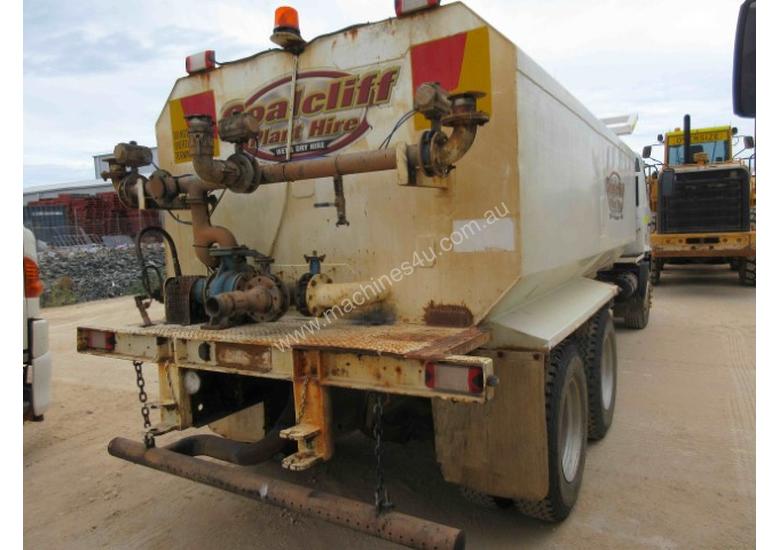 caption 2007 HINO FM WATER TRUCK