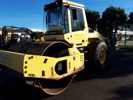 BOMAG BW211D-4 SMOOTH DRUM ROLLER - picture0' - Click to enlarge