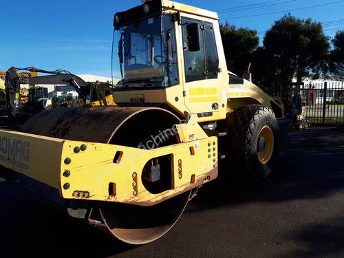 BOMAG BW211D-4 SMOOTH DRUM ROLLER