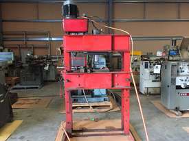 Used Ahrens 75 Tonne Hydraulic Press - picture0' - Click to enlarge