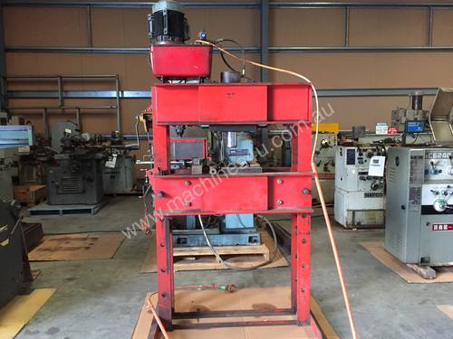 Used Ahrens 75 Tonne Hydraulic Press