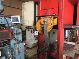 Used Ahrens 75 Tonne Hydraulic Press - picture1' - Click to enlarge