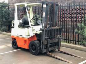 Forklift - Nissan 1,800kg Container Mast 1990 Model LPG - picture0' - Click to enlarge