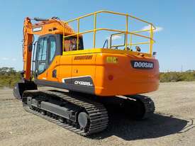 2018 Doosan DX225LC 600mm Pads - picture0' - Click to enlarge