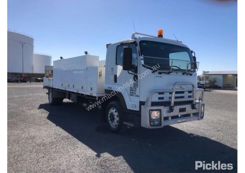 caption 2010 Isuzu FTR900 Long