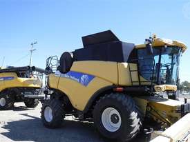 New Holland CR9070 - picture0' - Click to enlarge