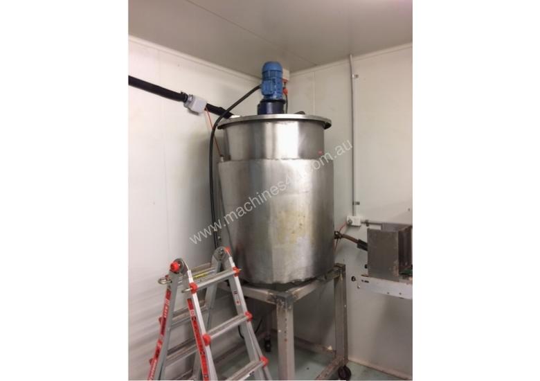 caption 400 Litre Electriy Heated and Jacketed Tank / Kettle With Stirrer