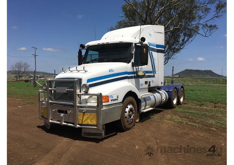 caption VOLVO 565 prime mover