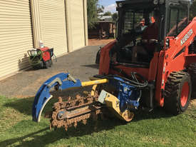 Kubota SSV65 Skid Steer Loader - picture2' - Click to enlarge