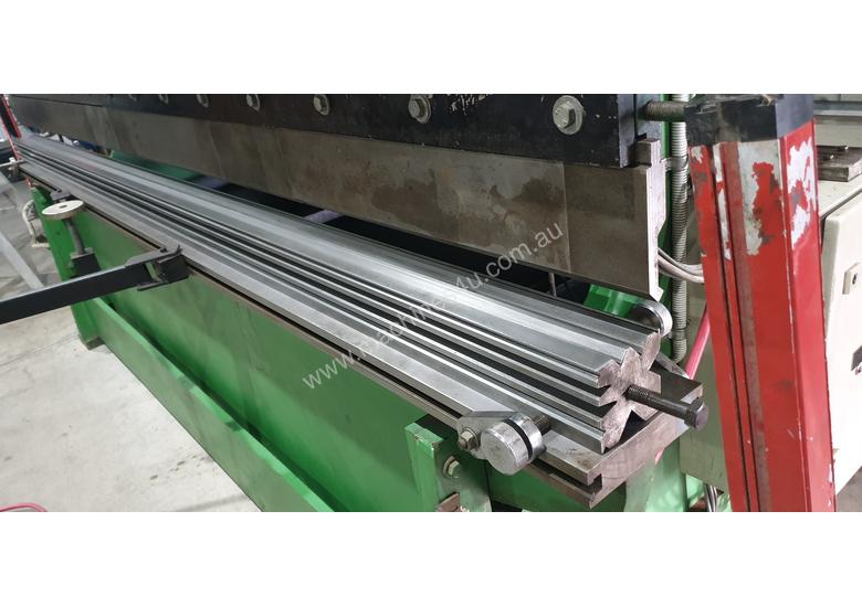 Used 1998 Hydrabend /Kleen 60Ton Press Brake Hydraulic Press Brake in