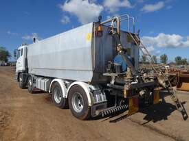 Mitsubishi FS500 8x4 Water Truck - picture2' - Click to enlarge