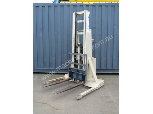 CROWN Electric Walkie Stacker Forklift - 3m High 900kg Capacity