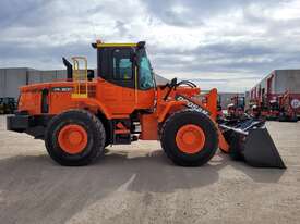 2017 DOOSAN DL200 11.3T ARTICULATED WHEEL LOADER WITH 760 Hrs - picture1' - Click to enlarge