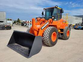 2017 DOOSAN DL200 11.3T ARTICULATED WHEEL LOADER WITH 760 Hrs - picture0' - Click to enlarge